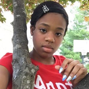 Meet your Posher, Deyzani